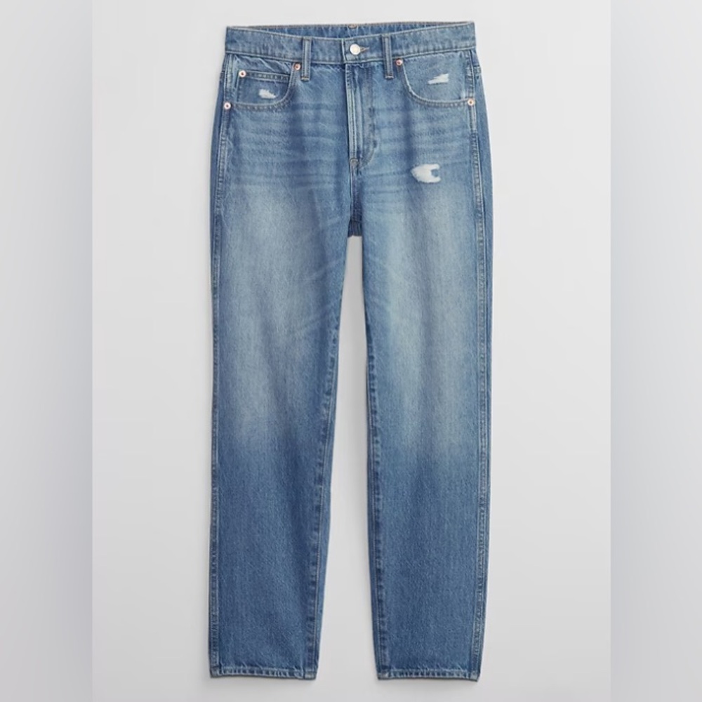 Gap women’s size 6/28R high rise destructed mom jeans. Only worn once.